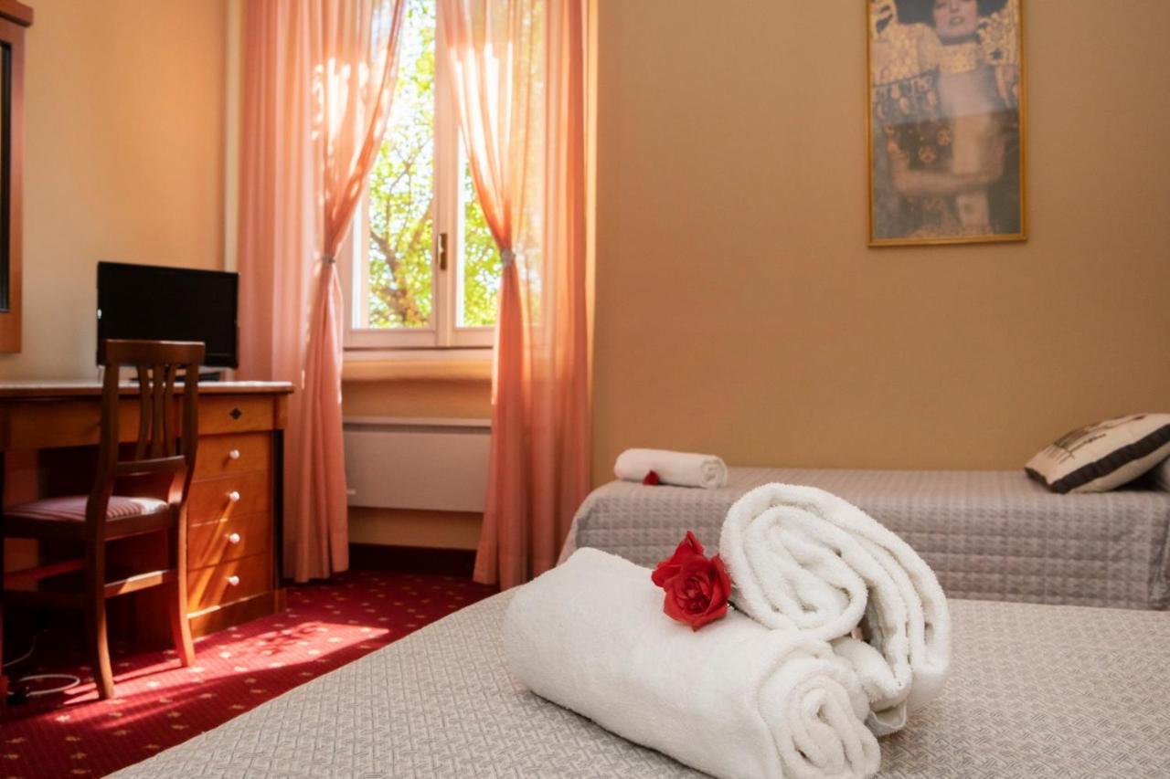 Hotel Milano Pool&Garden Salice Terme Exterior foto