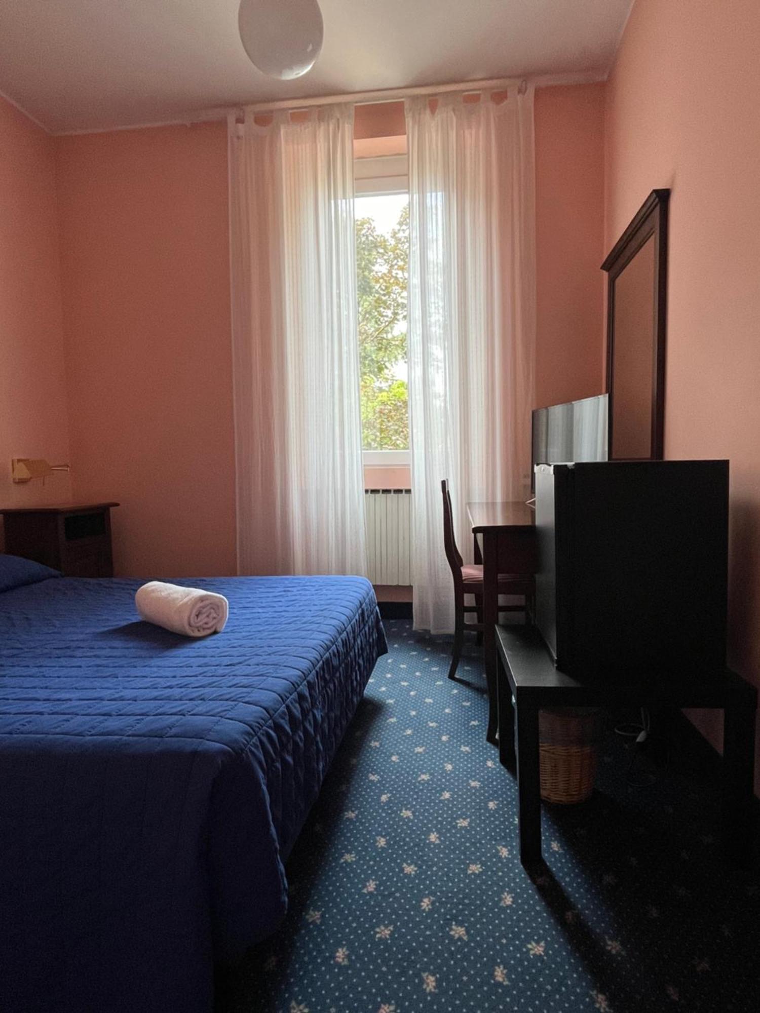 Hotel Milano Pool&Garden Salice Terme Exterior foto